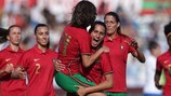 Kika Nazareth festeja com Dolores Silva um dos golos de Portugal frente à Grécia
