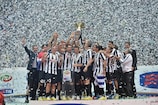 I giocatori della Juventus festeggiano la vittoria del campionato nel 2012