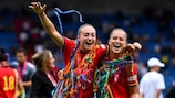 Ornella Vignola (a sx) e Andrea Medina festeggiano la vittoria della Spagna nella finale degli Europei femminili Under 19 in Repubblica CecaUEFA via Sportsfile