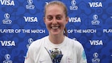  Keira Walsh com o seu prémio de Melhor em Campo na final do Women's EURO 2022