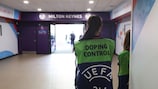 Attente lors d’un contrôle antidopage durant l’EURO féminin de l’UEFA au Stade MK, à Milton Keynes. 