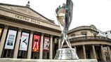 El Trofeo  frente al Teatro Solis en Montevideo
