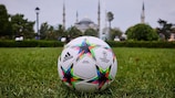 Il pallone ufficiale 2022/23 a Istanbul