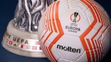 El trofeo y balón de la UEFA Europa League