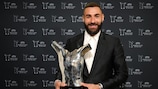Real Madrid's Karim Benzema with his award in Istanbul