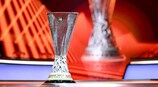 Le trophée de l'UEFA Europa League présent au tirage à Istanbul