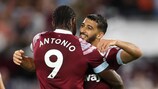 Michail Antonio e Saïd Benrahma esultano dopo un gol del West Ham agli spareggi