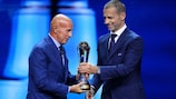 Arrigo Sacchi receives the UEFA President's Award from Aleksander Čeferin 