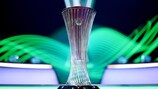 El trofeo de la UEFA Europa Conference League