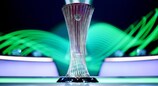 Le trophée de l'UEFA Europa Conference League