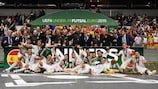 Los jugadores y el cuerpo técnico de España celebran haber ganado el Campeonato de Fútbol Sala de la UEFA de 2019 con menores de 19 años