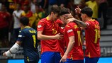 Испанцы продолжат защиту титула в финале