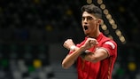 Diogo Santos festeja após marcar o primeiro golo de Portugal na meia-final contra a Ucrânia