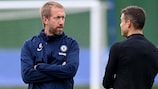New Chelsea manager Graham Potter talks to captain César Azpilicueta 
