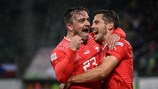 Remo Freuler und Xherdan Shaqiri feiern ein Tor der Schweiz gegen Tschechien