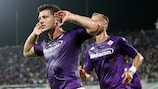 Luka Jovic bejubelt eines seiner beiden Tore für die Fiorentina