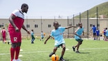 Gemeinsam mit UEFA Assist unterstützt der Niederländische Fußballverband (KNVB) die Fußballentwicklung in Sint Maarten.
