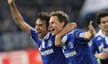 Raúl und Benedikt Höwedes feiern den 2:1-Sieg gegen Inter in Schalke