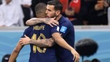 Kylian Mbappé e Theo Hernández festeggiano il primo gol della Francia contro il Marocco