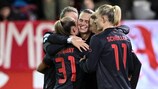 Die Bayern feiern Treffer Nummer eins durch Klara Bühl
