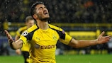 Nuri Sahin festeja após marcar um dos golos que permitiram ao Borussia Dortmund bater em casa o Legia por 8-4