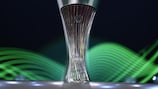 El trofeo de la UEFA Europa Conference League 