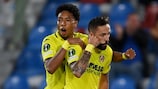 Mojica y Morales celebran un gol del Villarreal en la fase de grupos del UEFA Europa Conference League