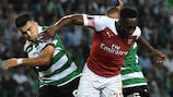  Danny Welbeck under pressure in Arsenal's 2018 game at Sporting