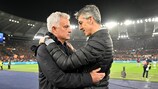Mourinho e Imanol se saludan antes del duelo de ida entre Roma y Real Sociedad