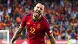 Joselu celebra su segundo gol con España tras debutar contra Croacia