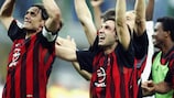 Паоло Мальдини и Андреа Пирло празднуют победу над "Интером" в полуфинале сезона 2002/03