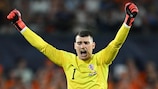 Dominik Livaković bejubelt den dritten Treffer der Kroaten im Halbfinale gegen die Niederlande
