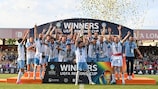 Les joueurs de Galicia soulèvent le trophée