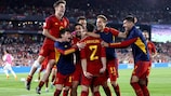 España celebra el gol del penalti de la victoria de Dani Carvajal