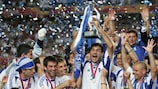 La Grèce célèbre sa victoire surprise lors de l’UEFA EURO 2004.