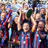 Алексия Путельяс с трофеем Лиги чемпионов