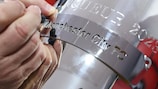 Le nom de City gravé sur le trophée à l'issue de la Super Coupe de l'UEFA 2023