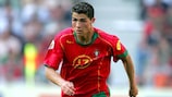 Cristiano Ronaldo em acção por Portugal frente à Grécia em 2004