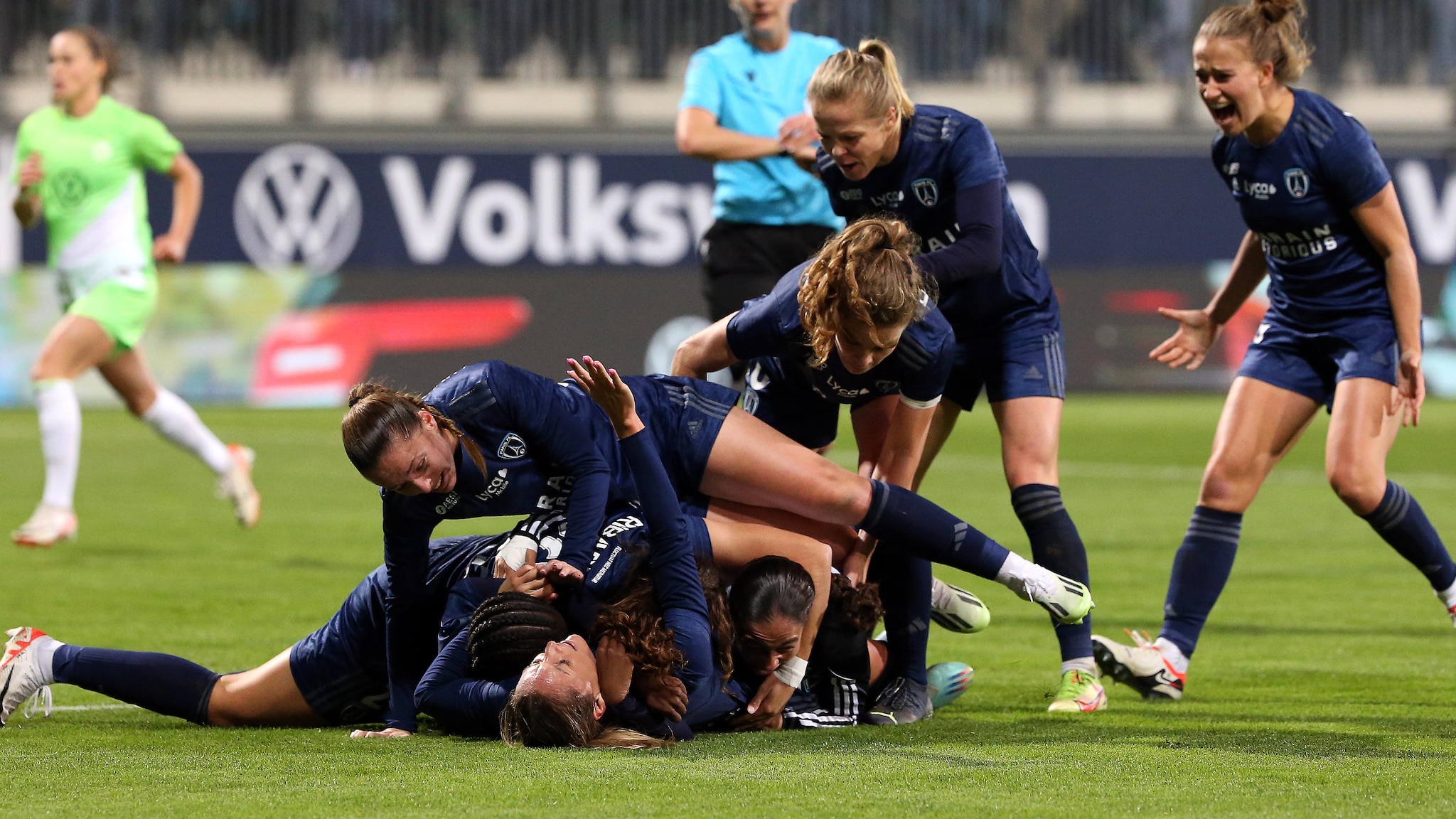Women's Champions League round 2: Paris FC stun Wolfsburg, Paris  Saint-Germain beat Man United to join Frankfurt, Roma, Benfica and Ajax in  group stage, UEFA Women's Champions League