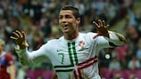 Cristiano Ronaldo festeja após marcar o tento solitário com que Portugal bateu a Chéquia nos quartos-de-final do EURO 2012