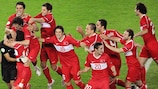 Les joueurs de la Turquie célèbrent leur victoire sur la Croatie lors de l'EURO 2008