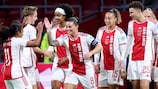 L'esultanza di Sherida Spitse (n. 8) per il 2-0 dell'Ajax contro il Paris Saint-Germain nella prima giornata 