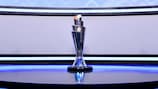 Il trofeo durante il sorteggio di Parigi per la fase a leghe di UEFA Nations League 