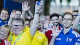  Volunteers nehmen an der Veranstaltung „One Year To Go“ im Deutschen Fußballmuseum am 14. Juni 2023 in Dortmund teil. 