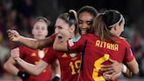 Olga Carmona, da Espanha, comemora com as companheiras de equipe durante a final da Liga das Nações Femininas da UEFA de 2024