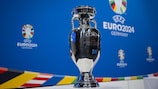 El trofeo del Campeonato de Europa de la UEFA