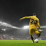 NEWCASTLE UPON TYNE, ENGLAND - OCTOBER 25: Marcel Sabitzer of Borussia Dortmund prepares to take a corner kick during the UEFA Champions League match between Newcastle United FC and Borussia Dortmund at St. James Park on October 25, 2023 in Newcastle upon Tyne, England. (Photo by Michael Regan/Getty Images)