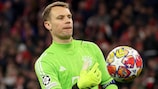 Neuer on clean-sheet record